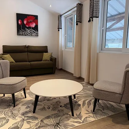 De La Seine Apartment *