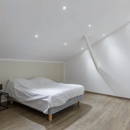 De La Seine Apartment *